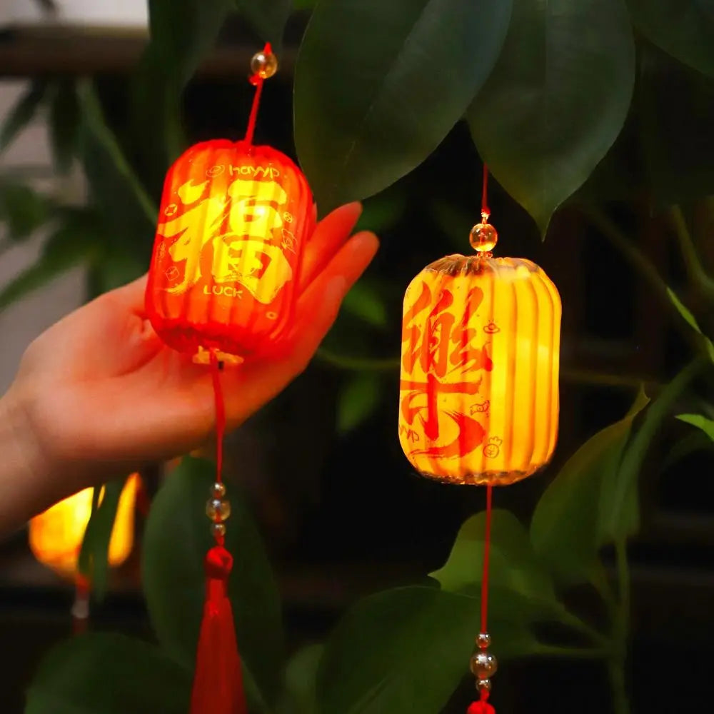 décoration anniversaire lanterne rouge chinois pompons artisanal festive fil rouge