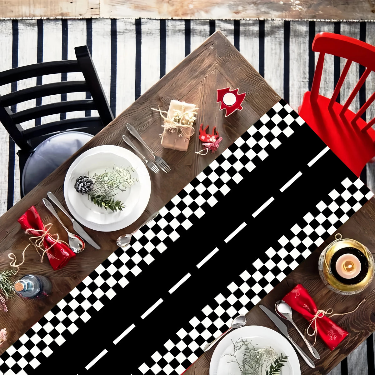 nappe table carreaux noir blanc motif course automobile decoration festive assiettes couvertsbranches sapin
