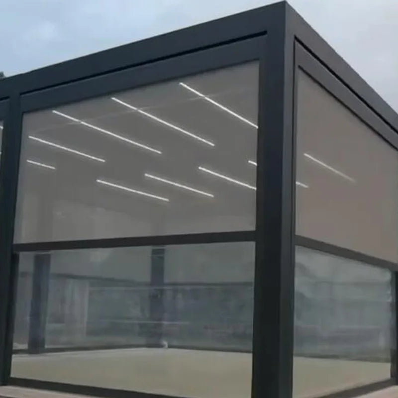 Détail du tissu et des lattes du store enrouleur