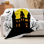 Couverture moelleuse et accueillante représentant un château hanté par des chauves-souris sous la lumière de la lune, parfaite pour créer une ambiance Halloween dans votre intérieur.