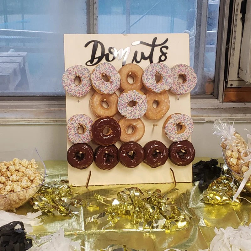 supports donuts bois gravure simple occasion fête anniversaire mariage minimaliste