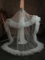 voile mariée blanc tulle deux couches bord coupé clips métalliques classique élégant femme