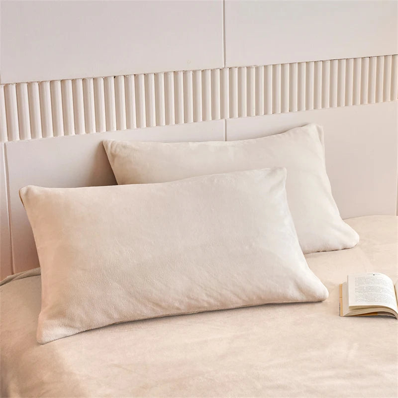 taies d'oreiller velours polyester bleu marine zip doré contemporain maison simple