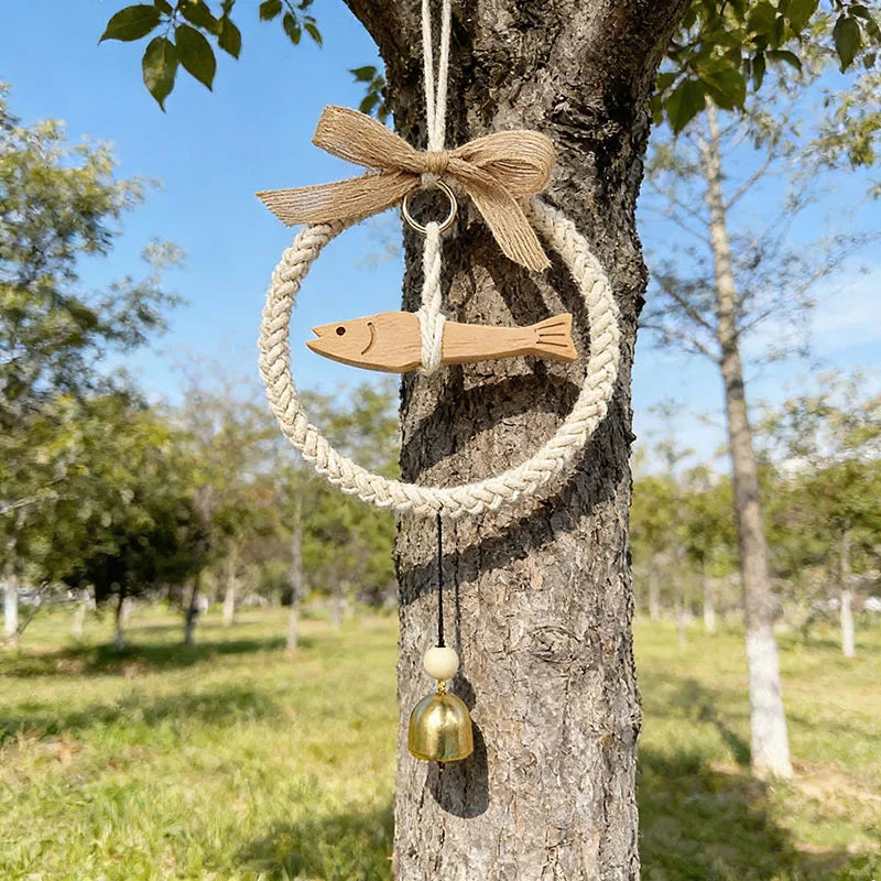 mobile mural corde tressée cloche bois naturel décoratif rustique crochet blanc beige doré