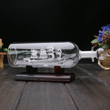 décoration bateau verre transparent sculpture navire support bois artisanal ornement nautique vintageintérieur