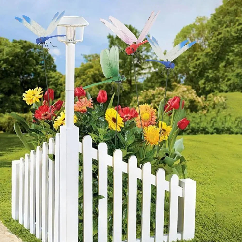 décoration extérieure moderne libellules translucides rouges vertes bleues jaunes roses pince linge jardin cour