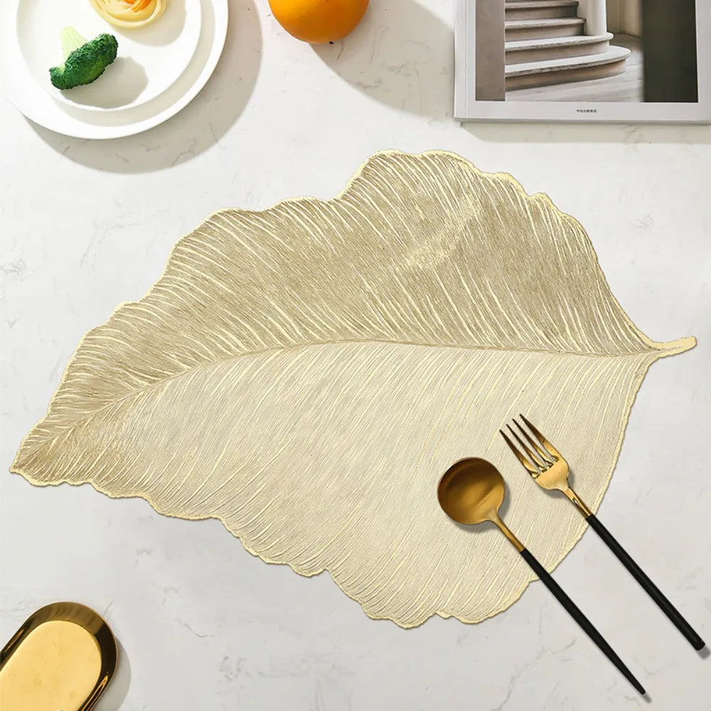 placemat moderne feuille dorée argenté rose élégant assiette cuillère fourchette