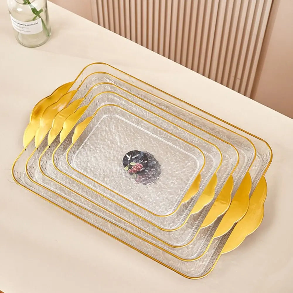 assiettes transparentes dorées couvercles poignées modernes élégantes réutilisables maison présentation desserts boissons
