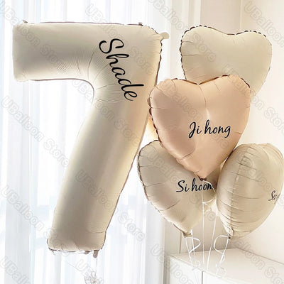 Ballon anniversaire personnalisé numéro cœur marron