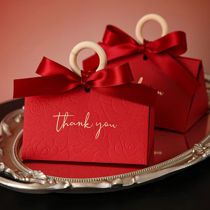 boîte cadeau mariage rouge carton fleur anneau bois carte merci fête anniversaire décoration classique