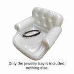 plateau bijoux forme fauteuil blanc bleu rose ornements vintage opaques créatif baroque