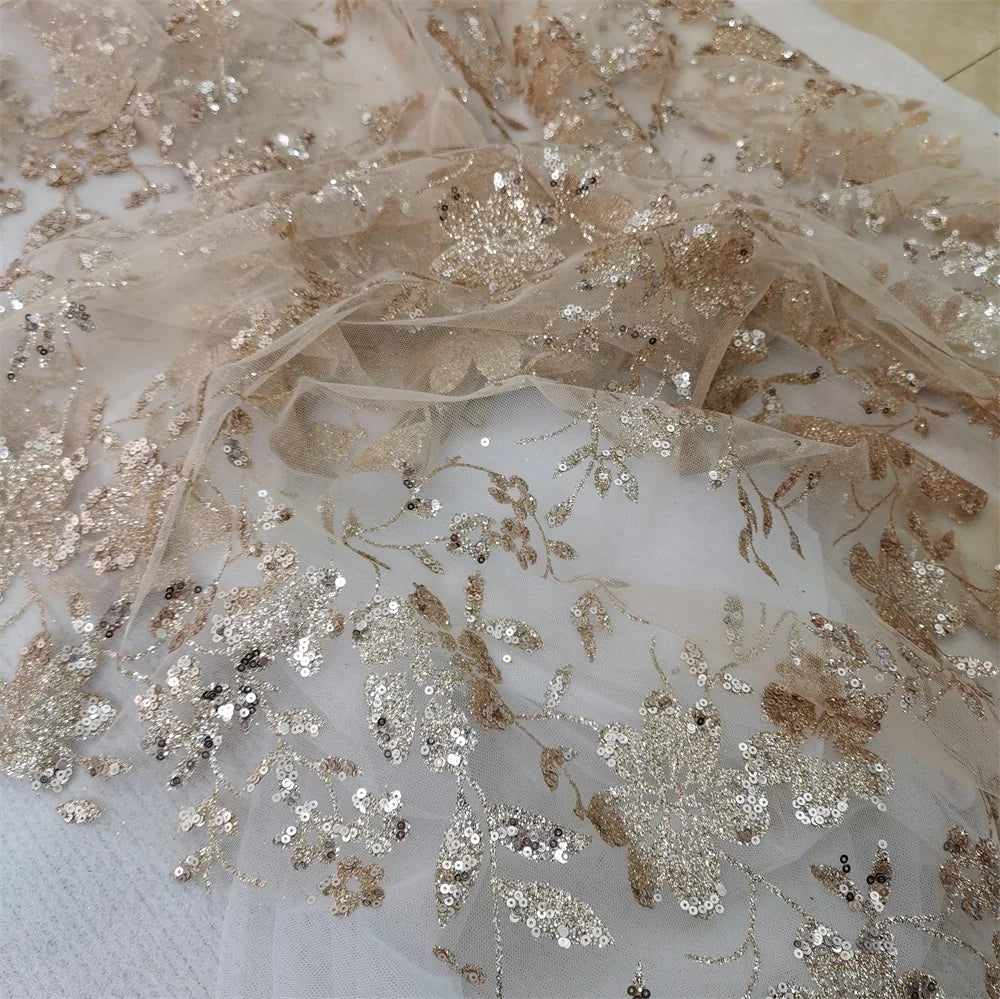 tissu dentelle fleurs feuilles sequins blanc doré translucide élégant festif décoratif robes costumes