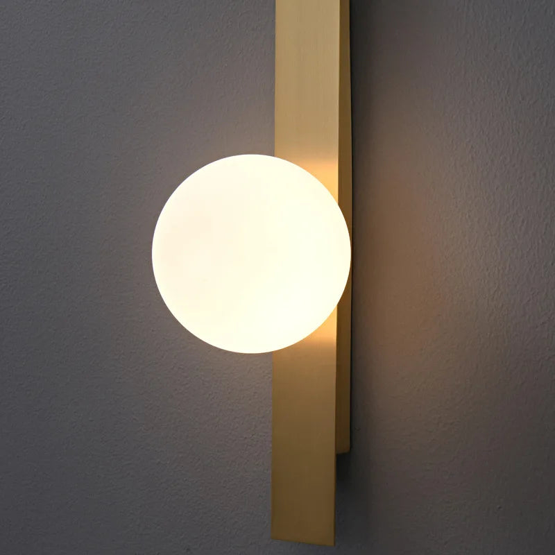 Application de la lampe murale dans un couloir avec éclairage d'ambiance