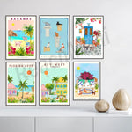 Cette image montre une collection de six affiches illustrées représentant différentes destinations tropicales comme les Bahamas, la Floride Keys et Key West, ainsi que des scènes de rues et de chats en Grèce, dans un style coloré et estival.