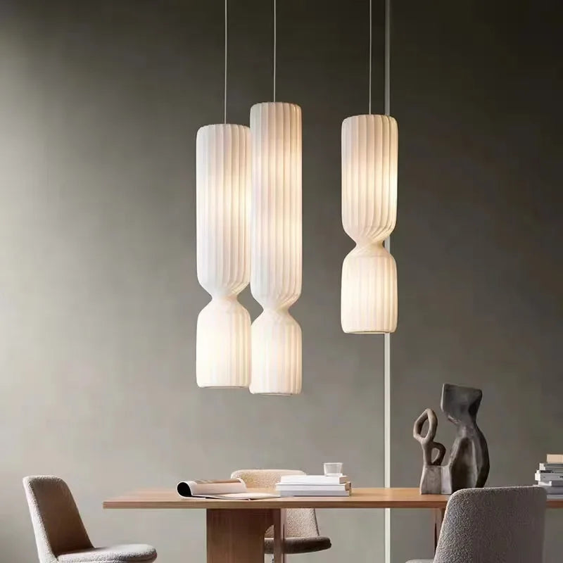 lampe sol moderne blanche tissu rayures verticales cylindrique salon chambre intérieur chic