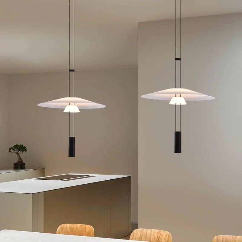 suspension lumineuse moderne minimaliste blanc noir rond lisse opaque câble noir