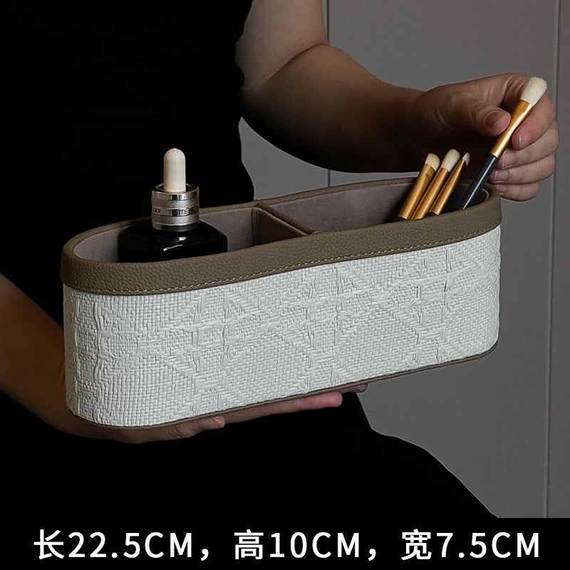sac main cuir beige noir utilisation multiple respectueux environnement moderne chic porte clés bijoux
