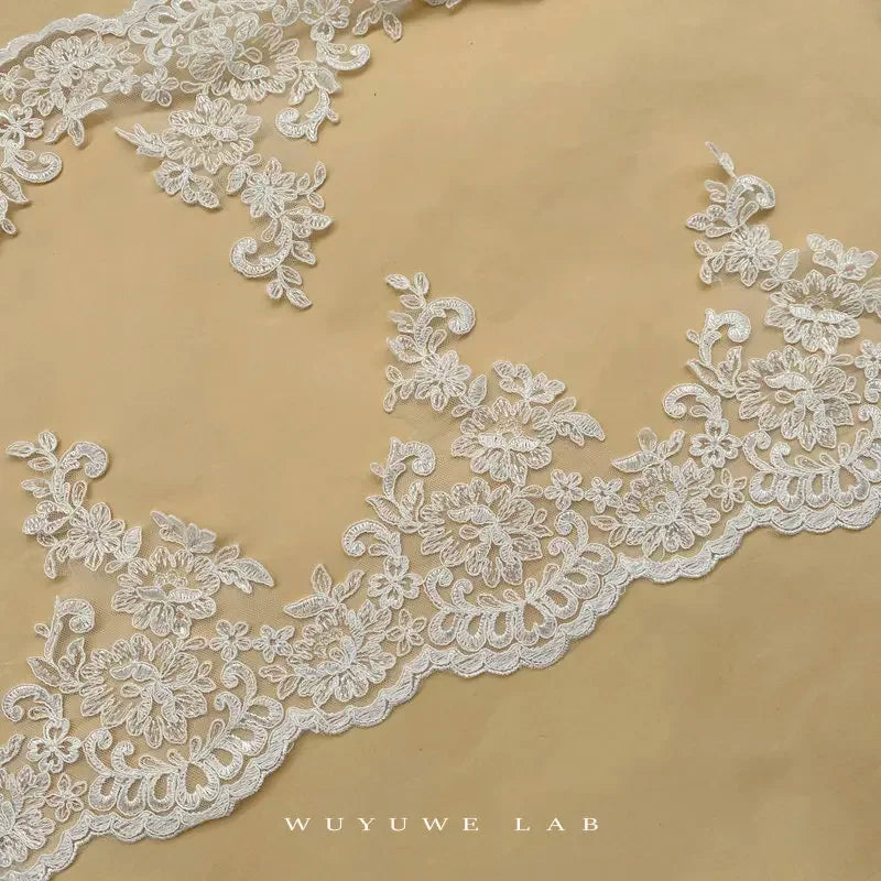 dentelle blanche floral 17cm large broderie fine tissu polyester opaque mariage