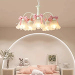 chandelier suspension vert pâle rubans roses abat jour translucides chambre enfant romantique