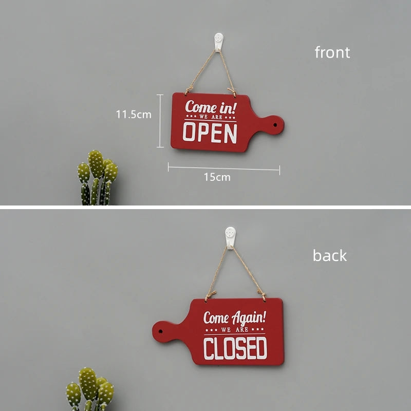 signalisation ouverte fermée double face réversible panneau bois cordelette lettres blanches fond coloré vintage