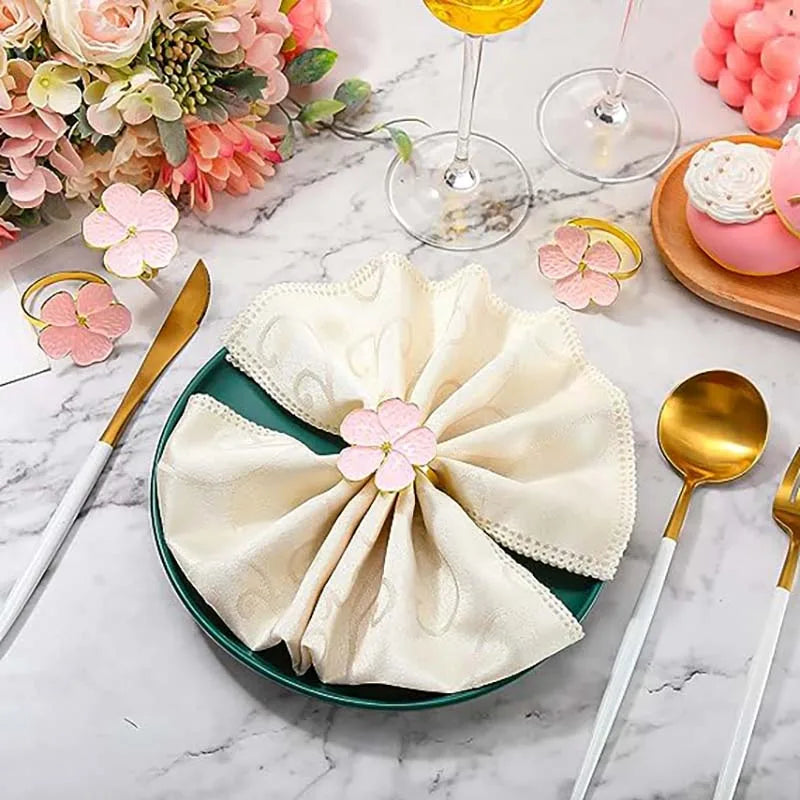 anneaux serviettes métal rose fleurs stylisées décoration table moderne élégante événement noël