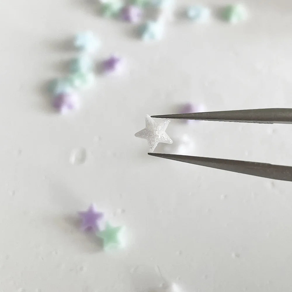 décoration étoiles brillantes résine acrylique mix violet vert bleu blanc 50pcs 5*5mm kawaii
