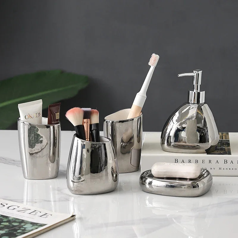 accessoires salle bain ensemble moderne or argent blanc céramique tasse brosse dentifrice savon crème