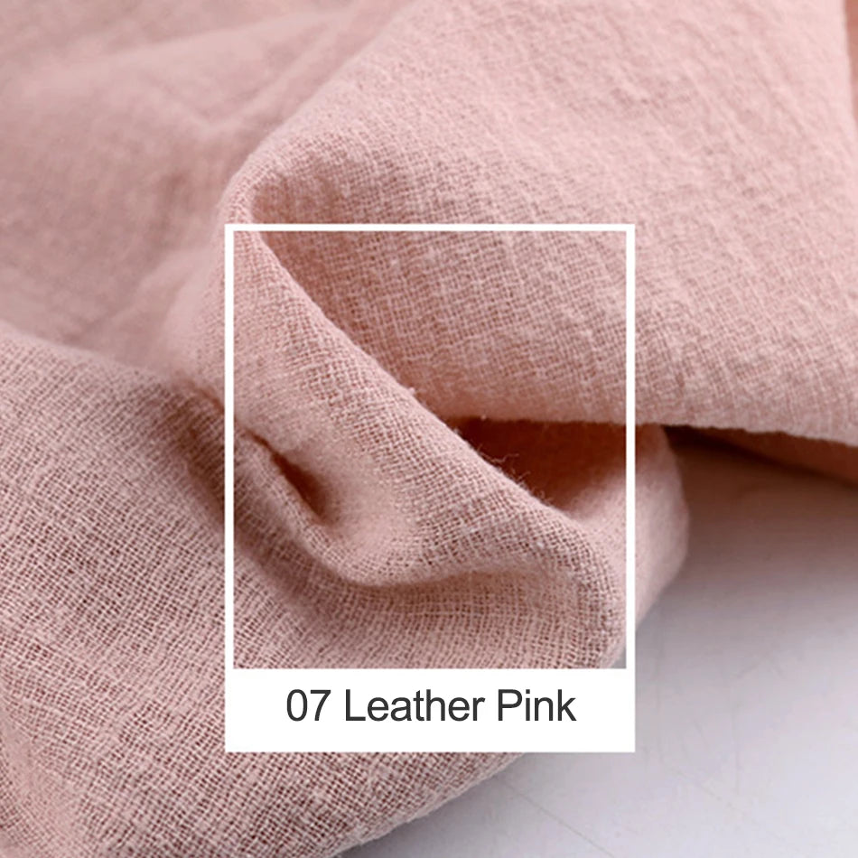 Tissu rose pâle aux reflets cuivrés évoquant le cuir.