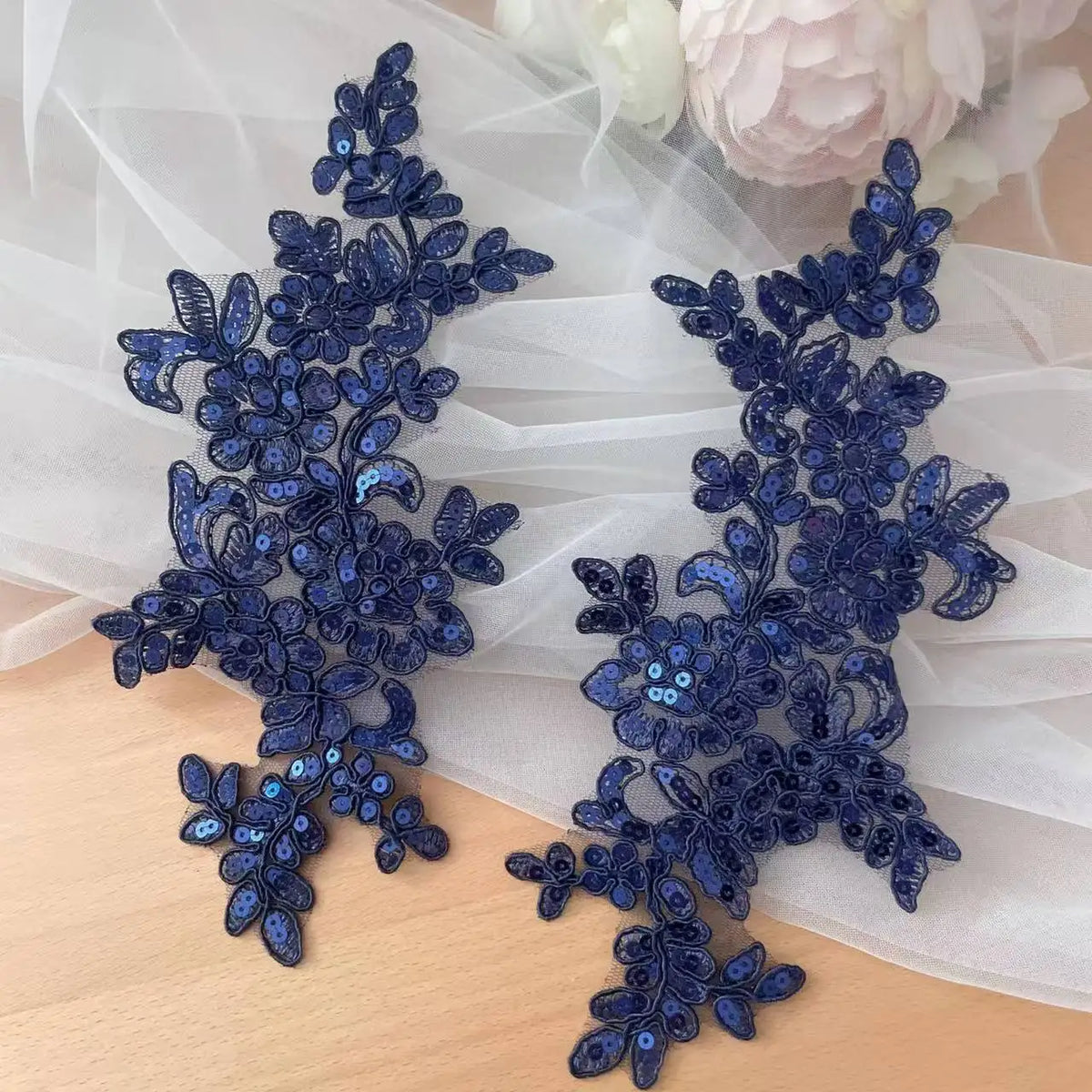 appliques decoratives brodees sequins floral violet blanc or rose bleu vert rouge noir