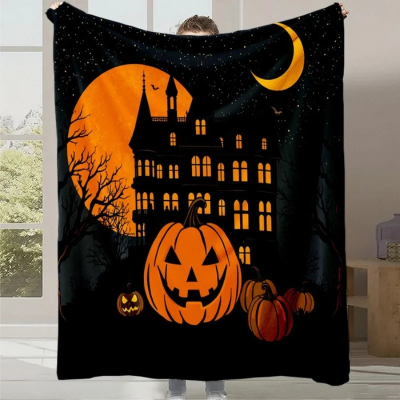 Une nuit d'Halloween avec un château hanté, des citrouilles et une lune brillante dans un ciel étoilé.