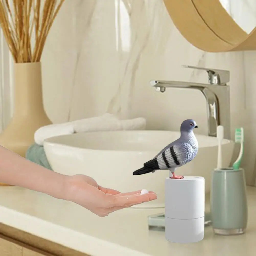 distributeur savon mousse oiseau pigeon gris blanc salle bain moderne hygiénique pratique élégant