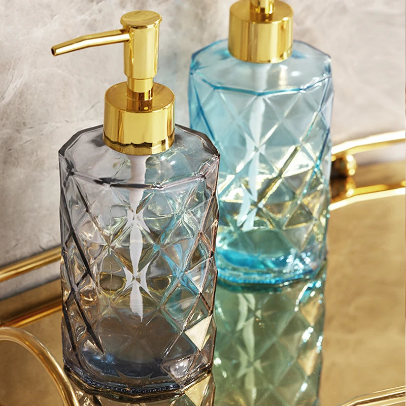 distributeur savon liquide bleu clair rayures verticales moderne élégant support mural gris foncé motif