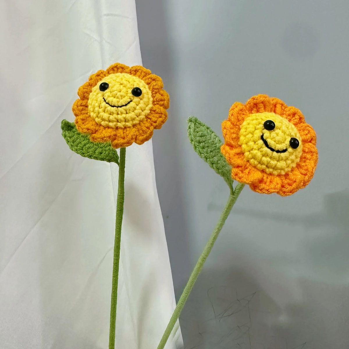 bouquet fleurs artificielles jaune marron vert crochetées décoration intérieure maison anniversaire mariage