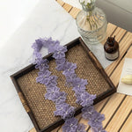 ruban dentelle décoratif fleurs relief élégant rose blanc bleu clair violet gris noir