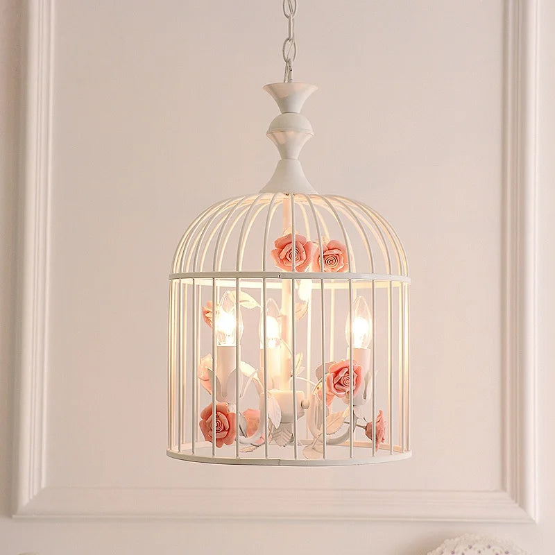 cage oiseaux suspendue vintage fleurs céramique rose clair blanc romantique