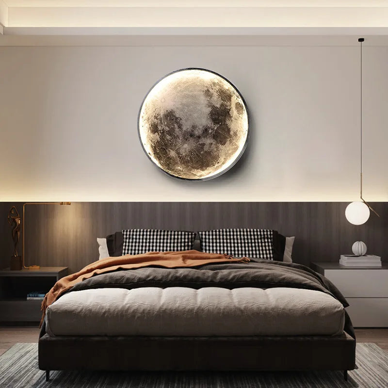 Vue de profil de la lampe murale LED en forme de lune, matériaux métal et acrylique