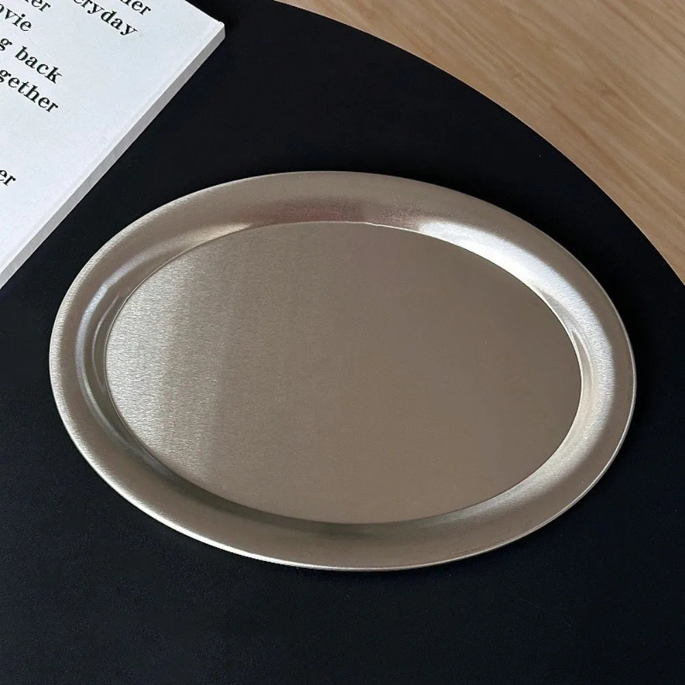 assiettes ovales argentées modernes lisses finement brossées tailles minimalisme d'intérieur