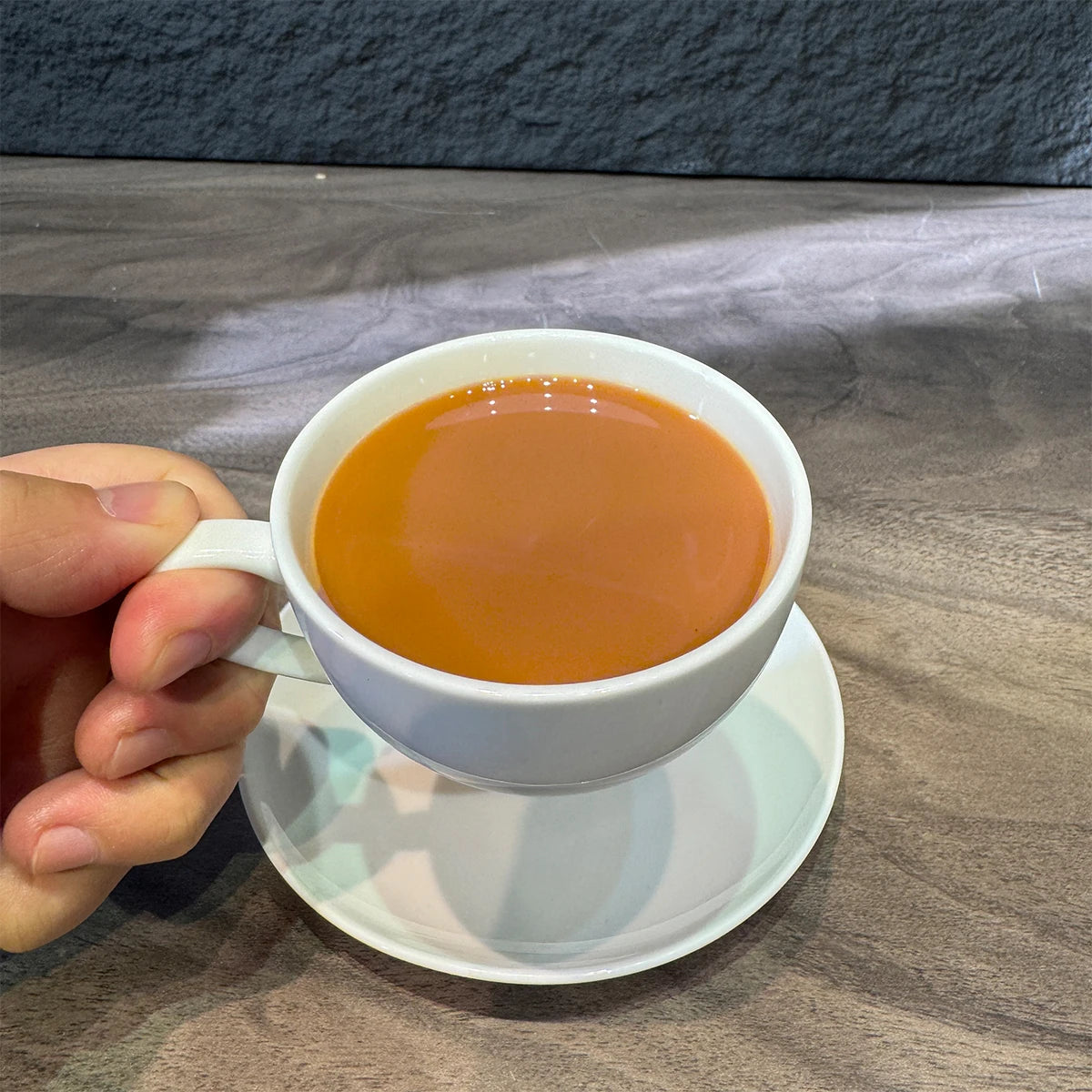 tasses blancs motifs latte art cœur feuille moderne soucoupe anniversaireDecoration deco patisserie