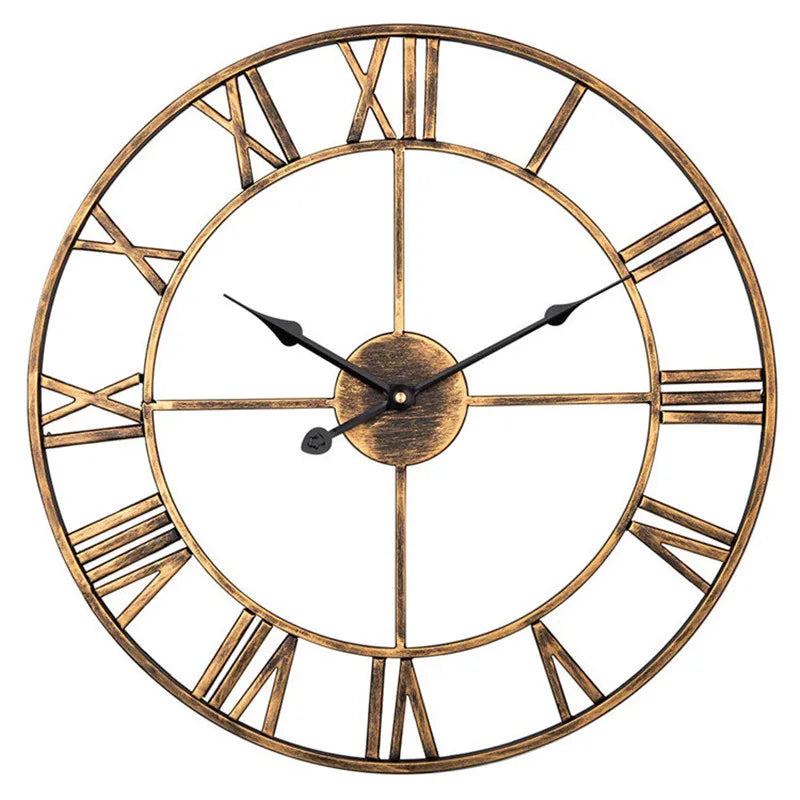 horloge murale métal vintage ornements dorés aiguilles noires chiffres romains rétro nordique