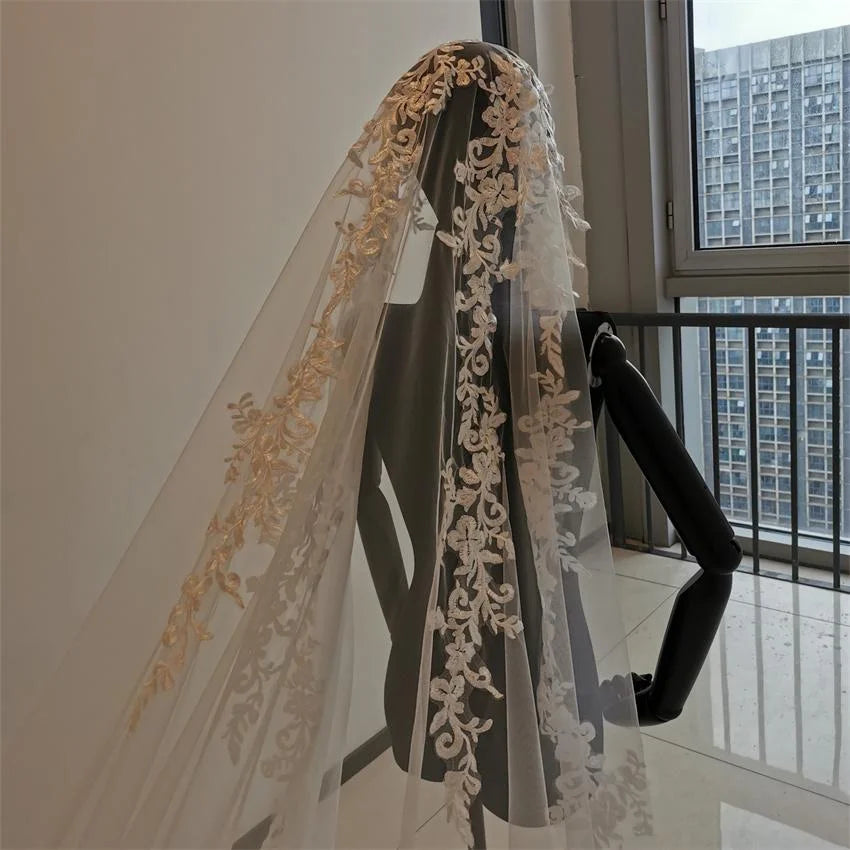 voile mariée cathédrale tulle dentelle off white transparent classique broderie florale femme adultère monocouche