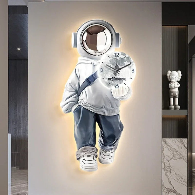 horloge murale moderne astronaute lune LED blanc noir gris chambre salon