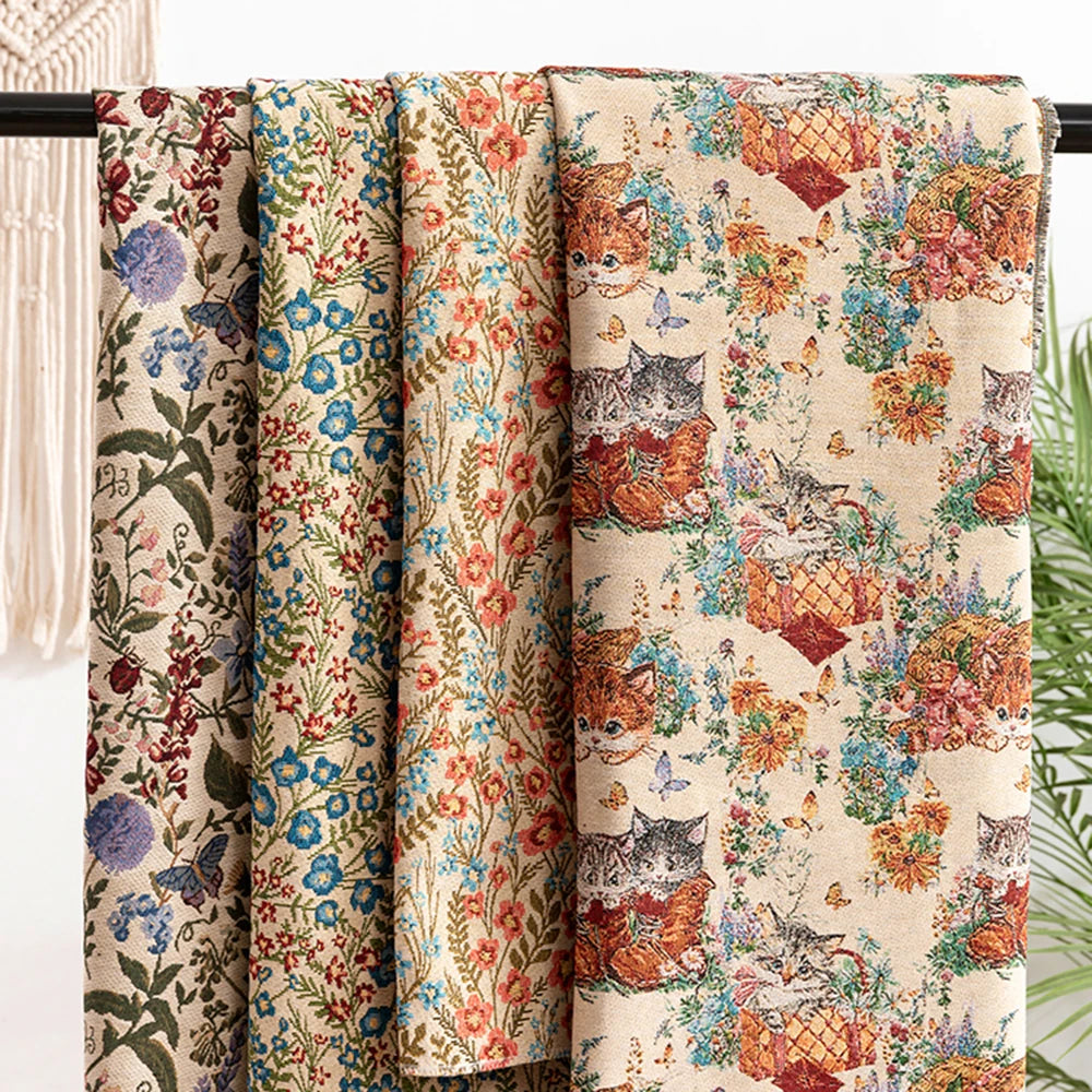 tissu fleuri vintage polyester coton fleurs feuilles chats beiges bleus rouges verts marrons résistance