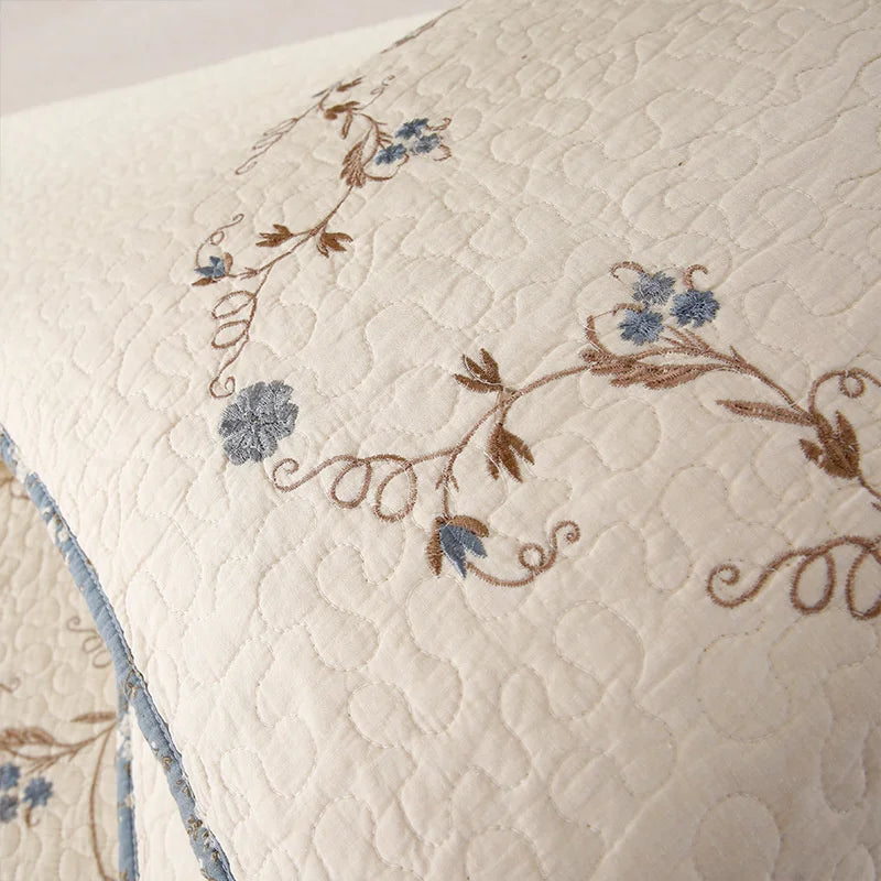 littoile ensemble literie couverture taies oreillers motifs floraux crème bleu marron quilting texturé champêtre