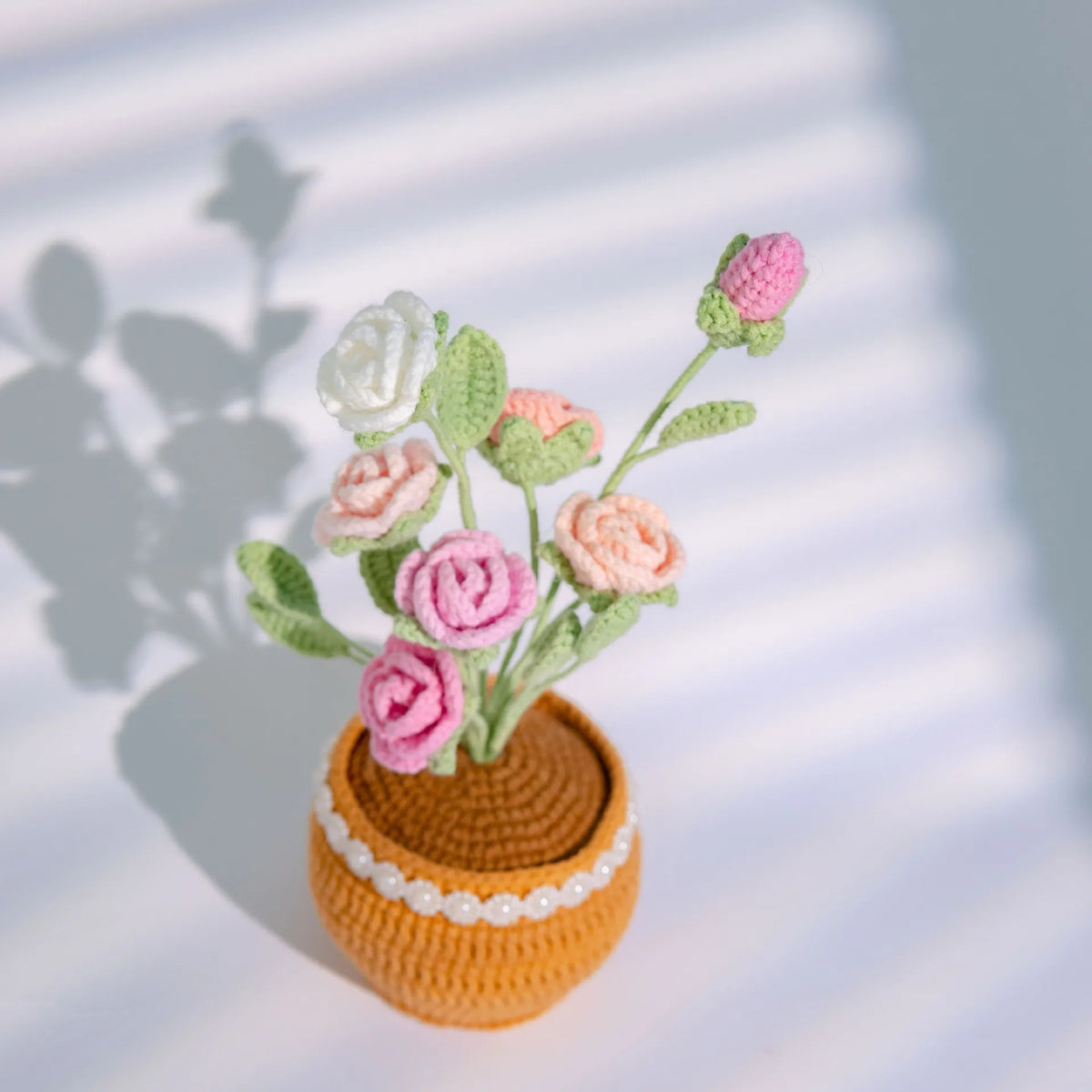 décoration maison bouquet fleurs crochetées pots couleur rose fleur miniature décorative champêtre artisanal