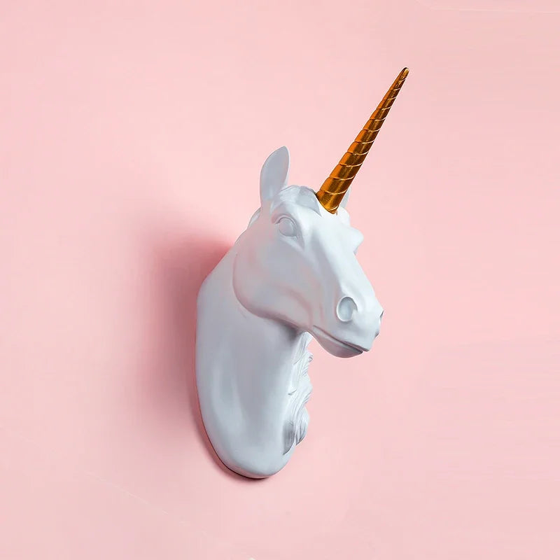décoration murale tête licorne résine moderne or blanc fixations inclusées
