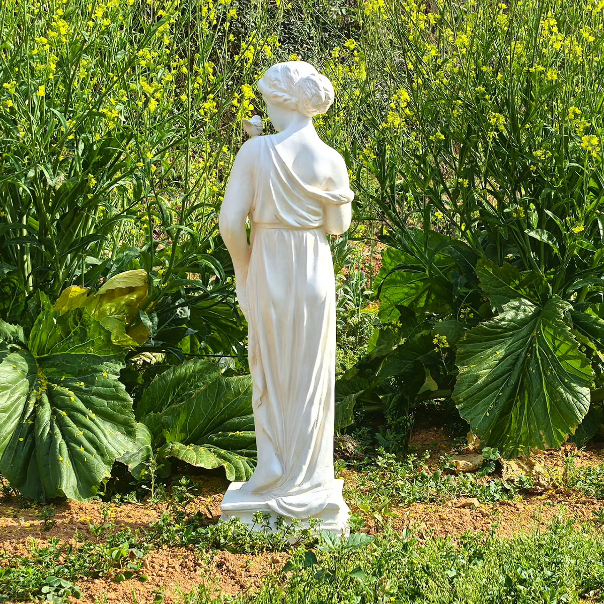 statue femme oiseau art grec blanc classique patio extérieur fleur socle carréextérieur jardin decoration