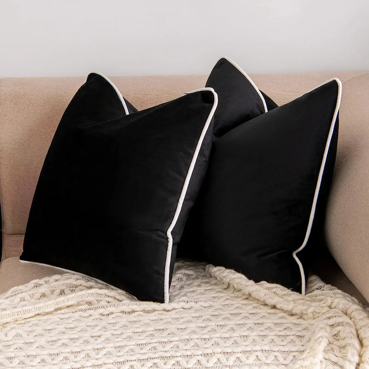 housse coussin carrée teint uni blanc noir zip doublure blanche classique deco canape tente
