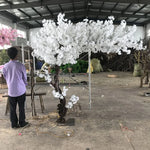 arbre artificiel blanc fleurs tronc brun moderne décoration extérieure mariage photo accueil