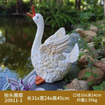 statue canard blanc plumes orange piscine jardin décoration extérieure animaux ornements paysagistes fleurs artificielles
