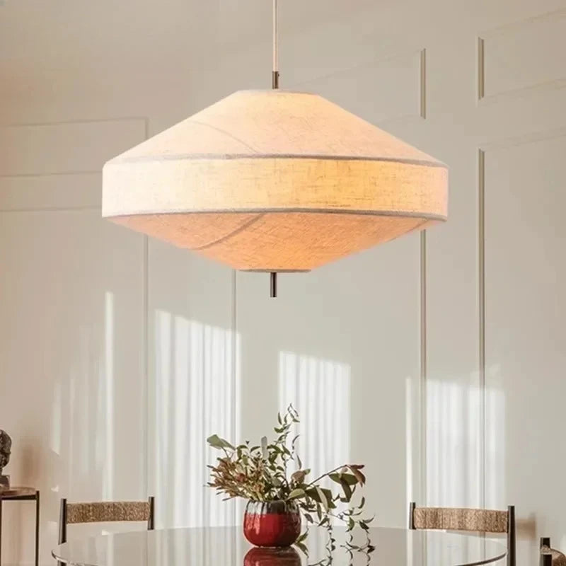 Suspension lumineuse moderne tissu toile lin beige gris clair minimaliste salon restaurant chambre